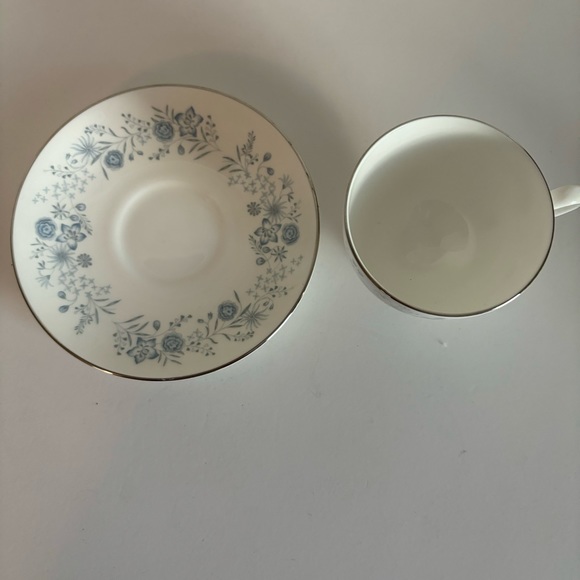 Wedgwood Cup Saucer Set Belle Fleur Footed Blue Flowers Platinum Rim Bone China - Picture 2 of 7